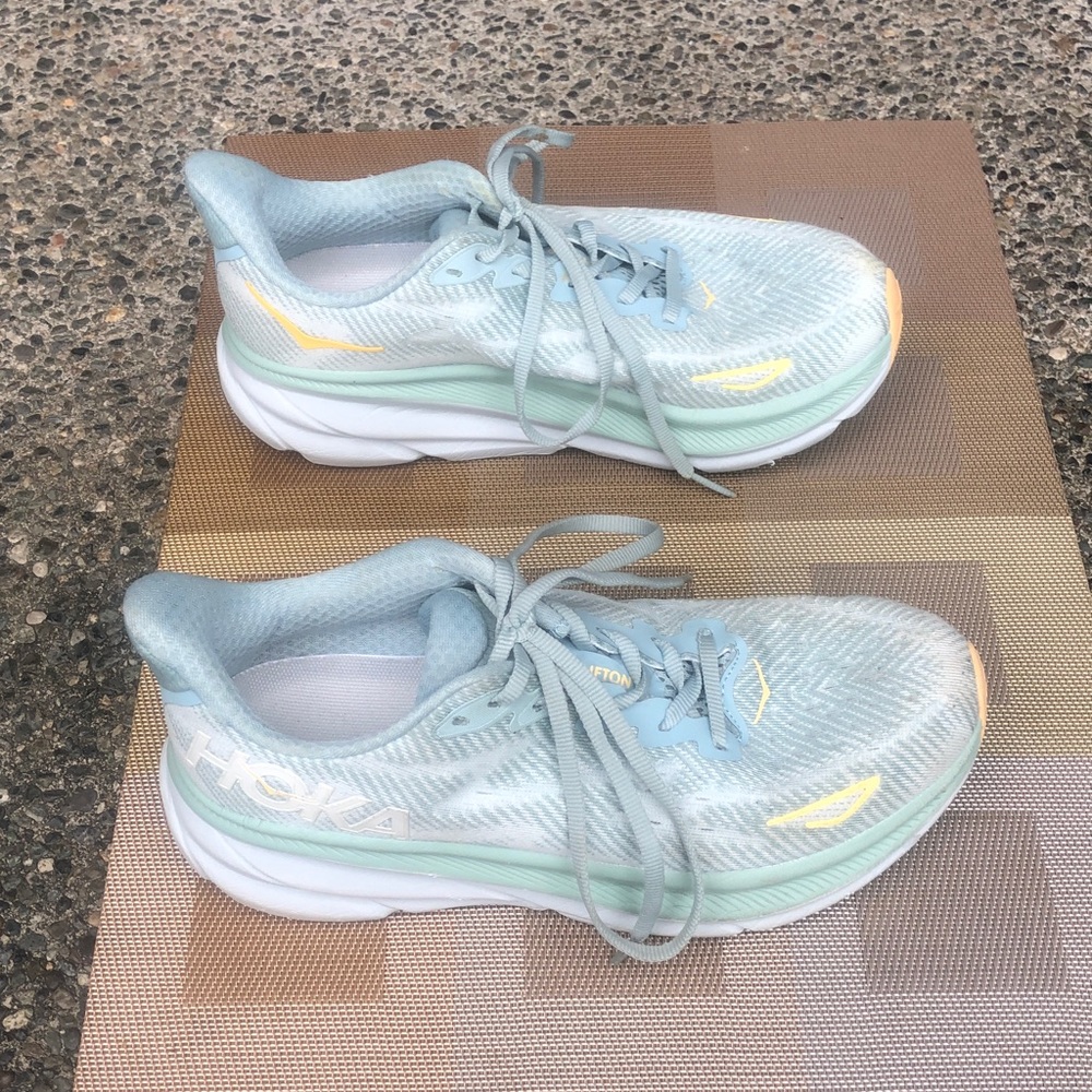 Light Blue Running Sneakers with Yellow Accents, Women’s Size 8 - Picture 3 of 8